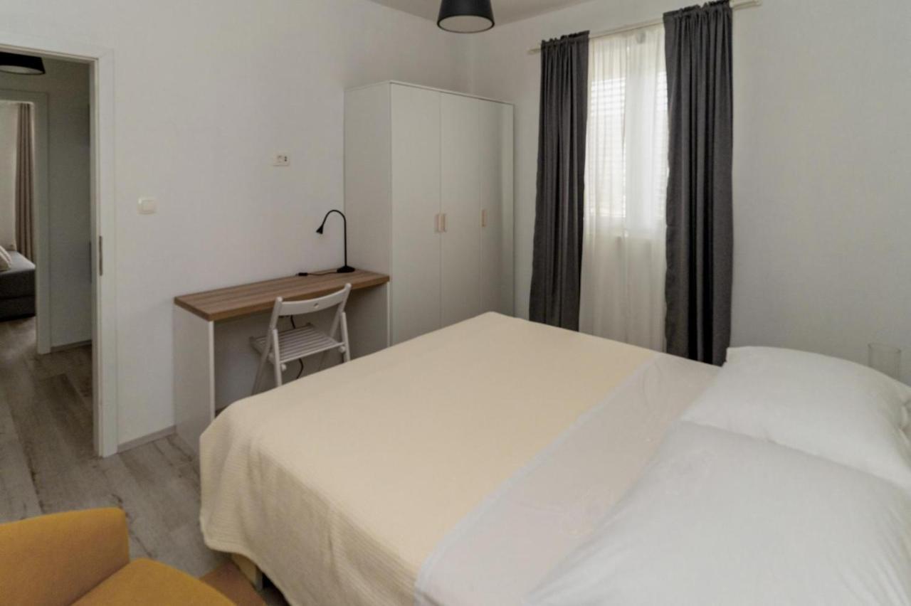 Apartments Happy Sukosan Exterior photo